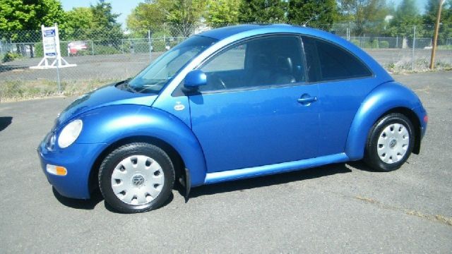 Volkswagen New Beetle 2000 photo 2