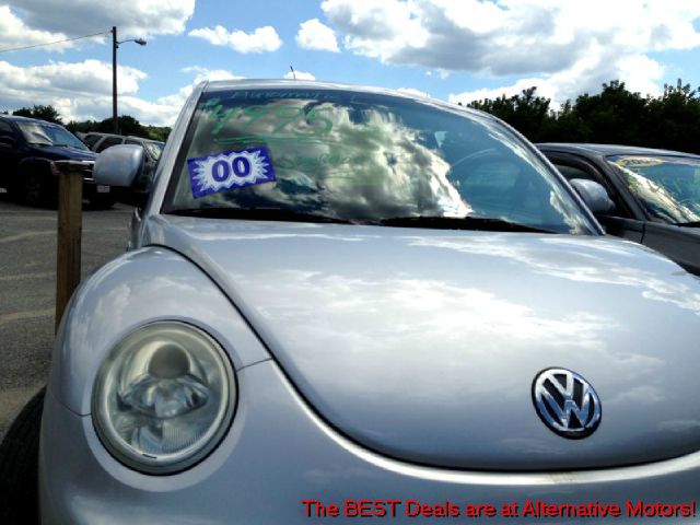 Volkswagen New Beetle 2000 photo 1