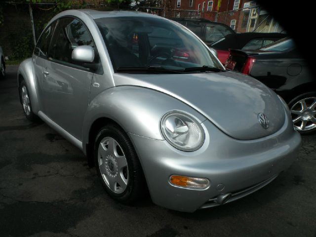 Volkswagen New Beetle 2000 photo 1