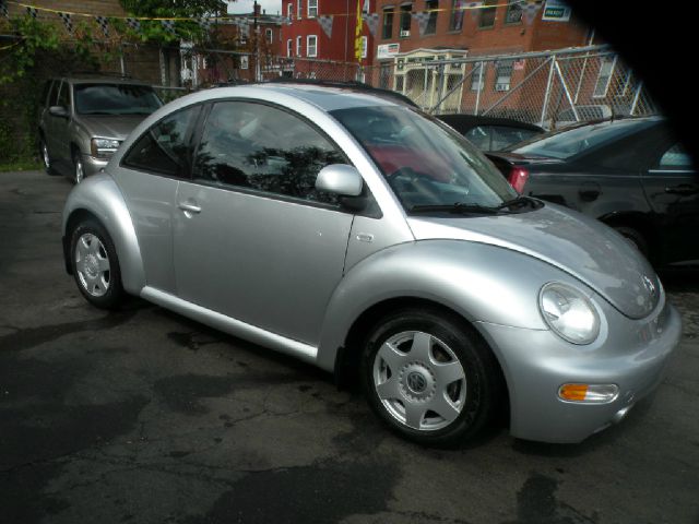 Volkswagen New Beetle 2000 photo 2