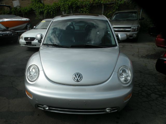 Volkswagen New Beetle 2000 photo 3