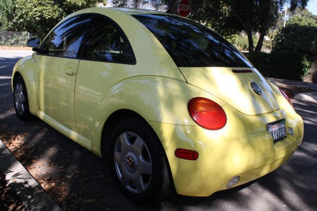 Volkswagen New Beetle 2000 photo 1