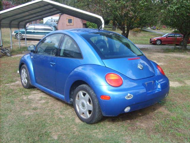 Volkswagen New Beetle 2000 photo 2