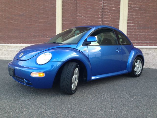 Volkswagen New Beetle 2000 photo 2