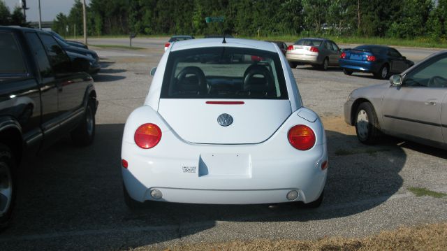 Volkswagen New Beetle 2000 photo 1