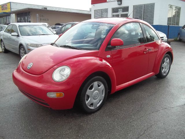 Volkswagen New Beetle 2000 photo 1