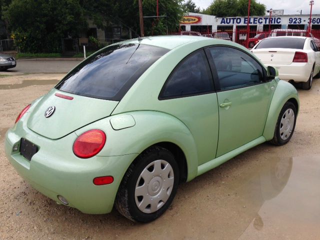 Volkswagen New Beetle 2000 photo 2