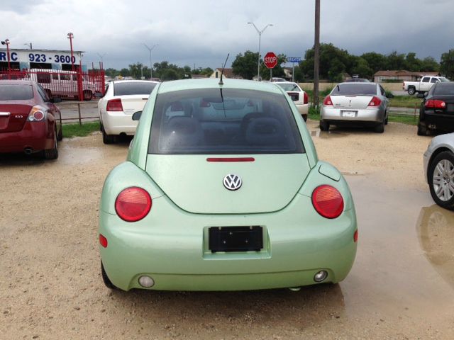 Volkswagen New Beetle 2000 photo 3