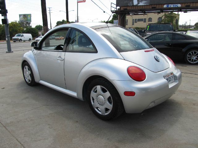 Volkswagen New Beetle 2000 photo 1