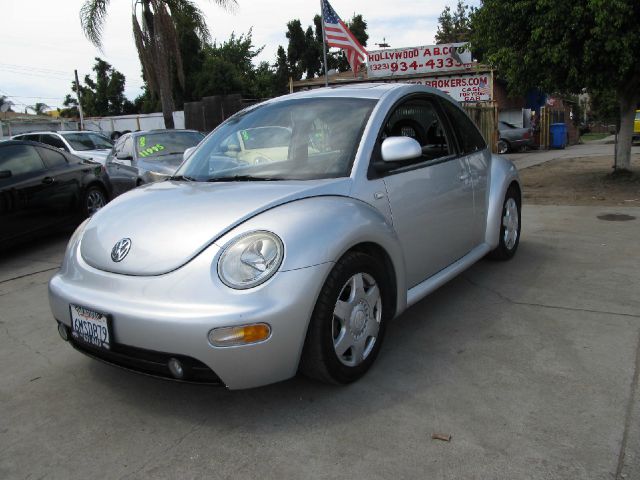 Volkswagen New Beetle 2000 photo 2