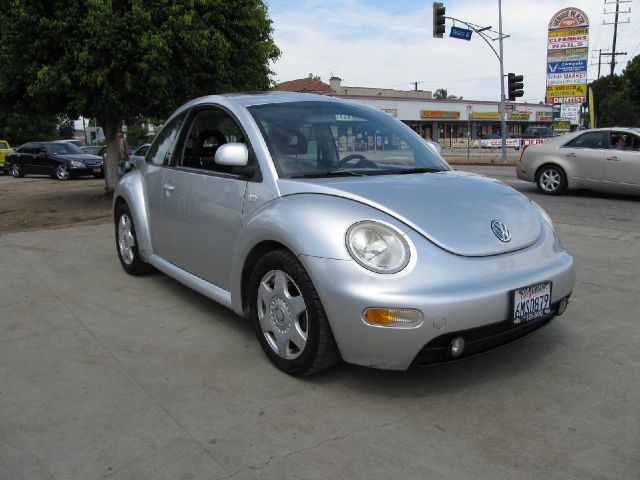 Volkswagen New Beetle 2000 photo 3