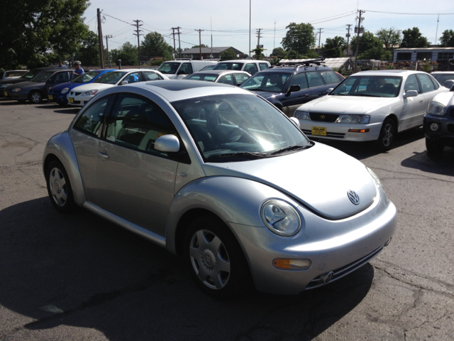 Volkswagen New Beetle 2000 photo 1