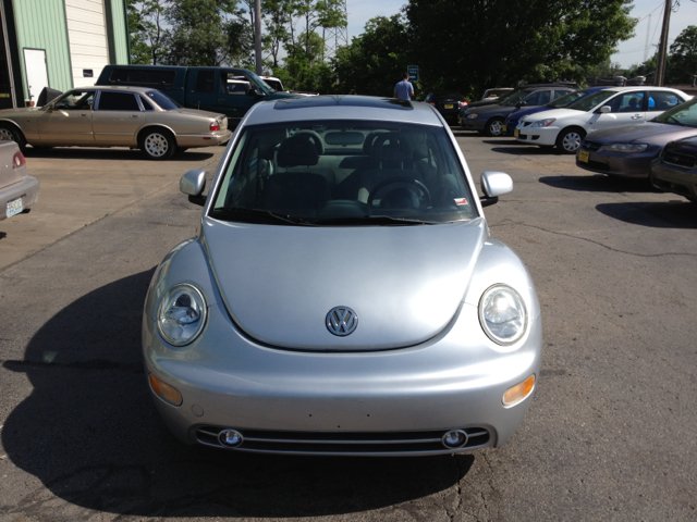 Volkswagen New Beetle 2000 photo 2