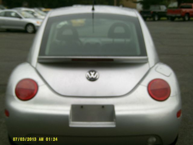 Volkswagen New Beetle 2000 photo 1