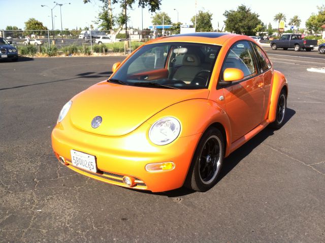 Volkswagen New Beetle 2000 photo 1