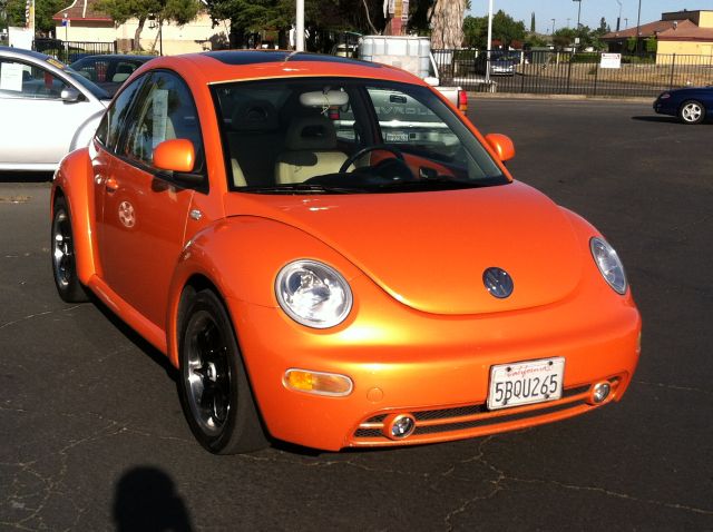 Volkswagen New Beetle 2000 photo 3