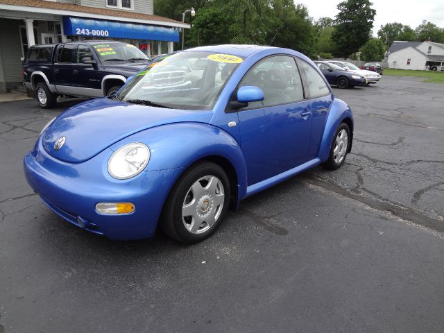 Volkswagen New Beetle 2000 photo 1