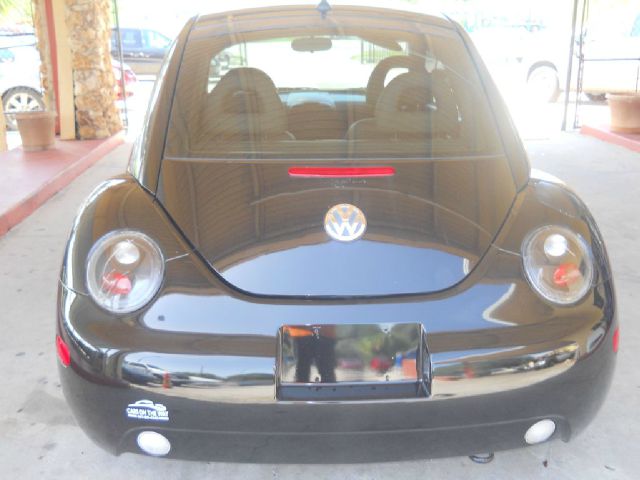 Volkswagen New Beetle 2000 photo 1