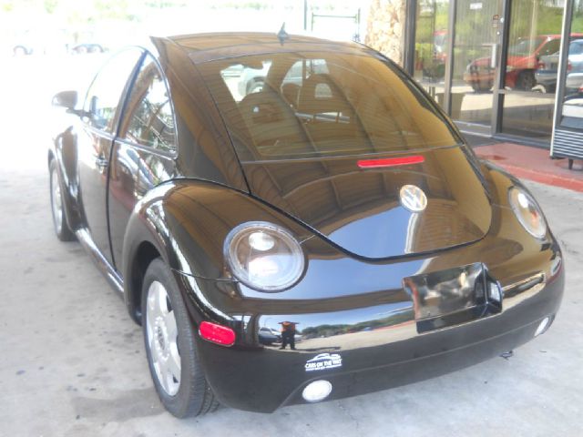 Volkswagen New Beetle 2000 photo 2