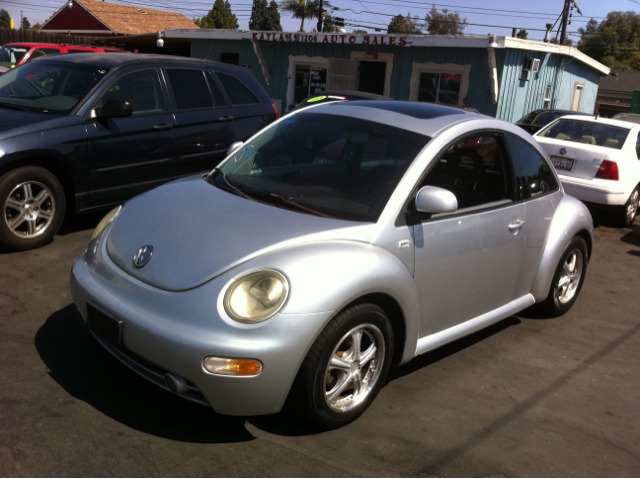 Volkswagen New Beetle 2000 photo 1