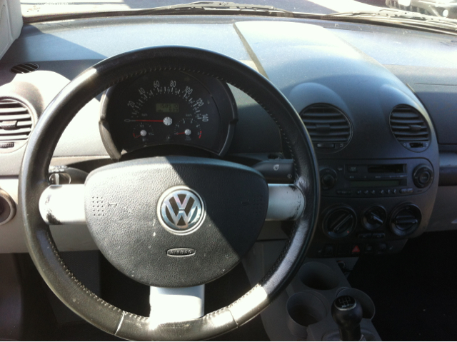 Volkswagen New Beetle 2000 photo 3