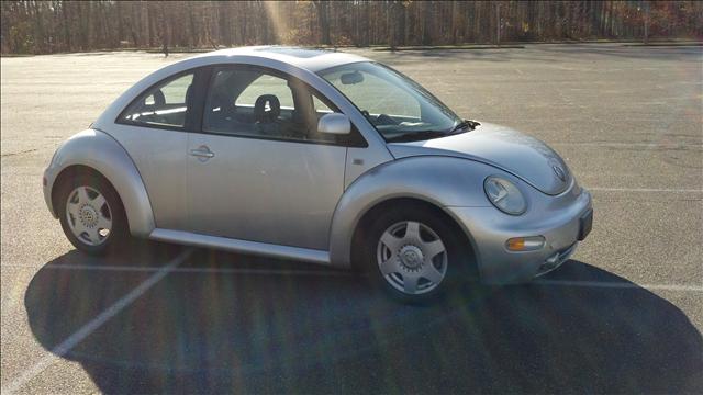 Volkswagen New Beetle 2000 photo 1