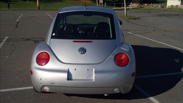 Volkswagen New Beetle 2000 photo 2