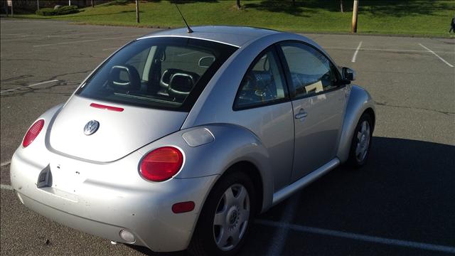 Volkswagen New Beetle 2000 photo 3