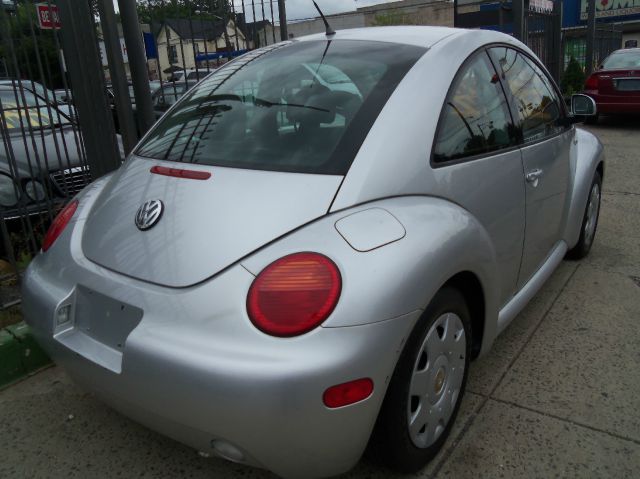 Volkswagen New Beetle 2000 photo 2