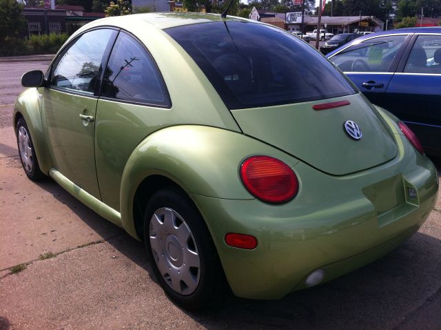 Volkswagen New Beetle S Sedan Hatchback