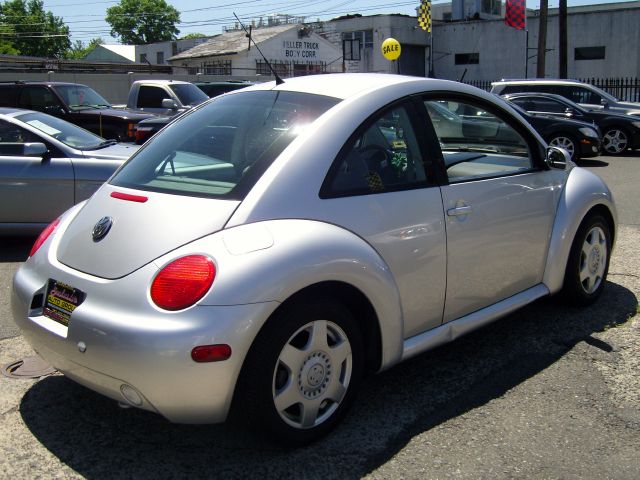 Volkswagen New Beetle 2001 photo 12