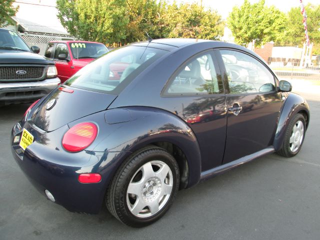 Volkswagen New Beetle 2001 photo 3