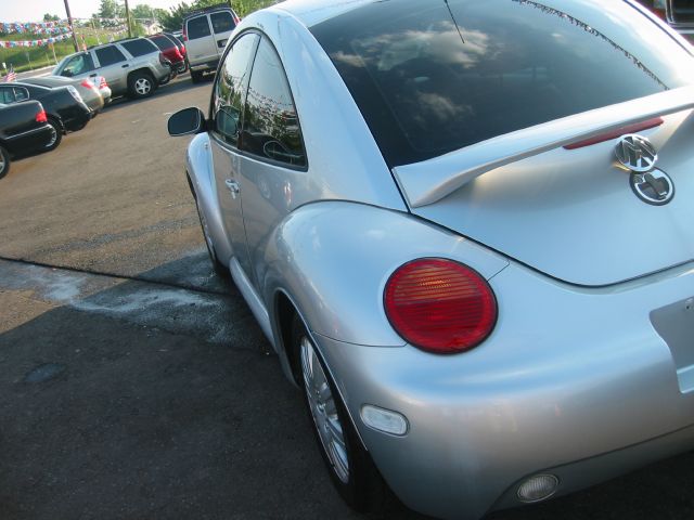 Volkswagen New Beetle 2001 photo 21