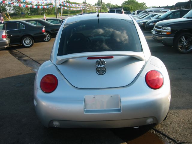 Volkswagen New Beetle 2001 photo 22