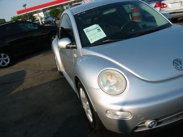 Volkswagen New Beetle 2001 photo 4