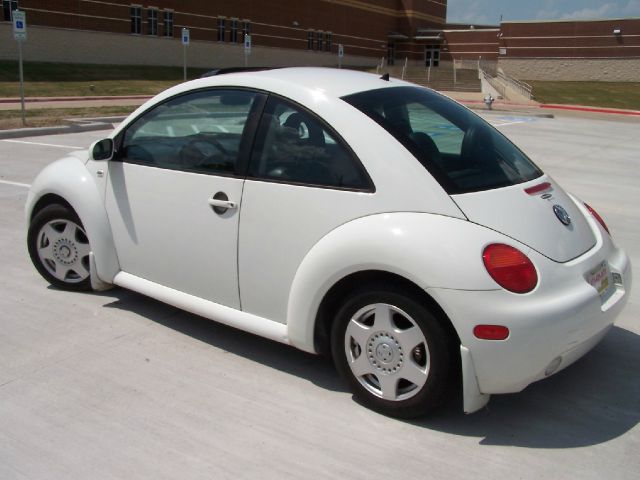 Volkswagen New Beetle 2001 photo 4