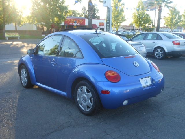 Volkswagen New Beetle 2001 photo 4