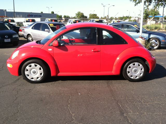 Volkswagen New Beetle 2001 photo 1