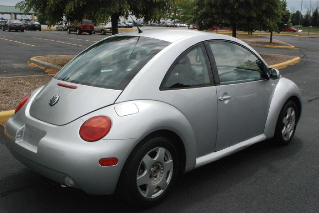 Volkswagen New Beetle 2001 photo 3