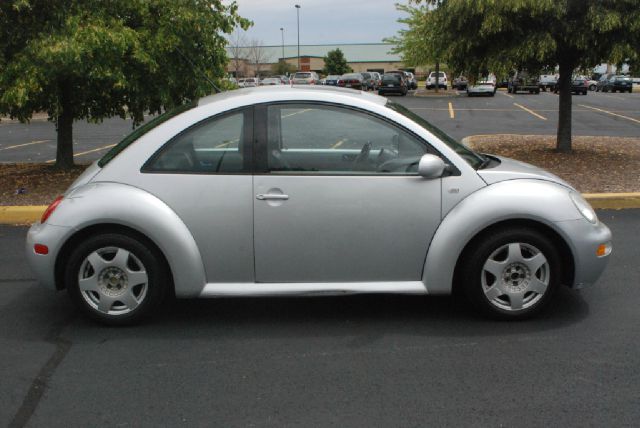 Volkswagen New Beetle 2001 photo 4