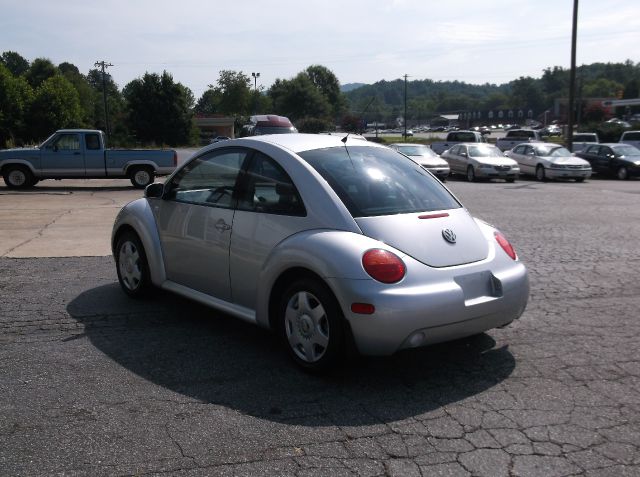 Volkswagen New Beetle 2001 photo 2