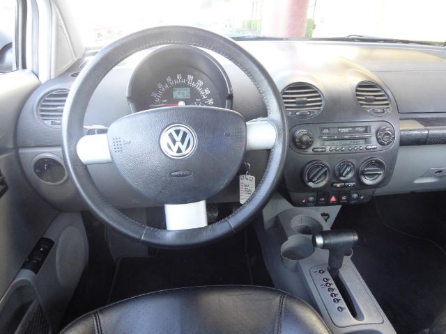 Volkswagen New Beetle 2001 photo 3