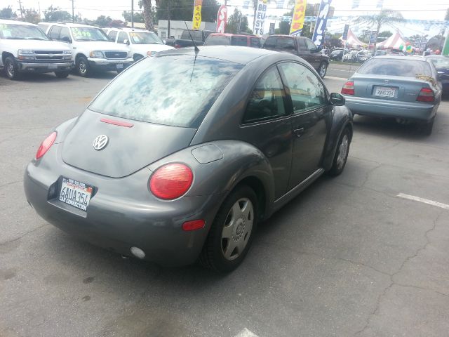 Volkswagen New Beetle 2001 photo 2