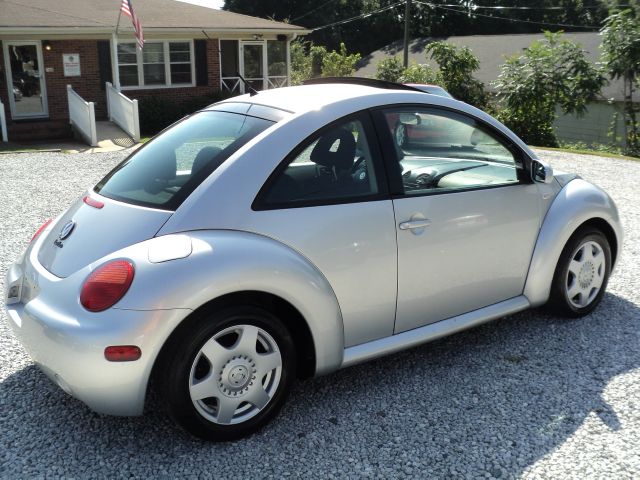 Volkswagen New Beetle 2001 photo 1