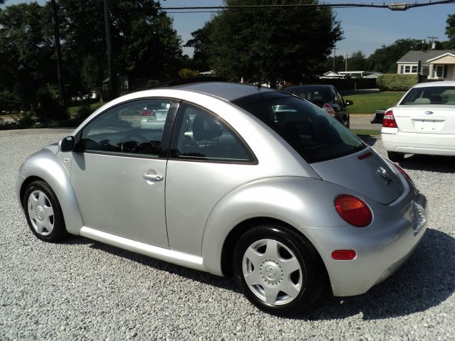 Volkswagen New Beetle 2001 photo 3