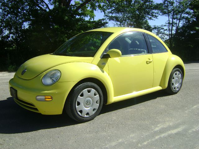 Volkswagen New Beetle S Sedan Hatchback