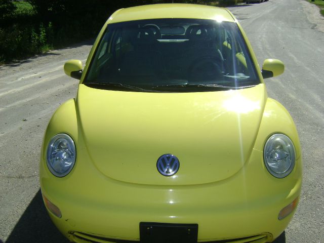 Volkswagen New Beetle 2001 photo 2