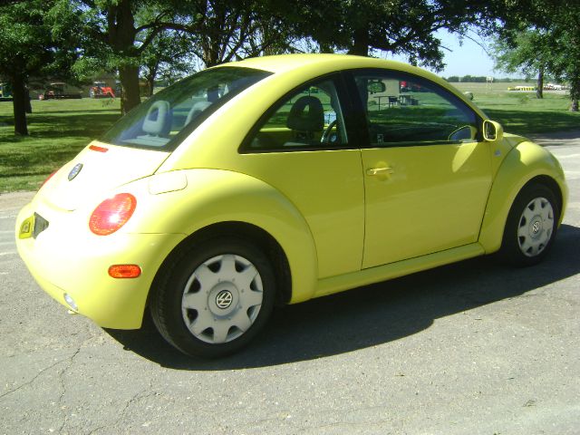 Volkswagen New Beetle 2001 photo 3