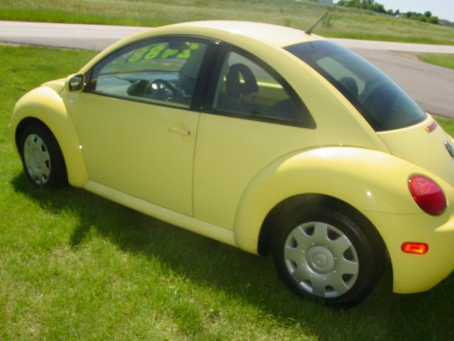 Volkswagen New Beetle 2001 photo 1