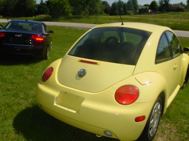 Volkswagen New Beetle 2001 photo 2